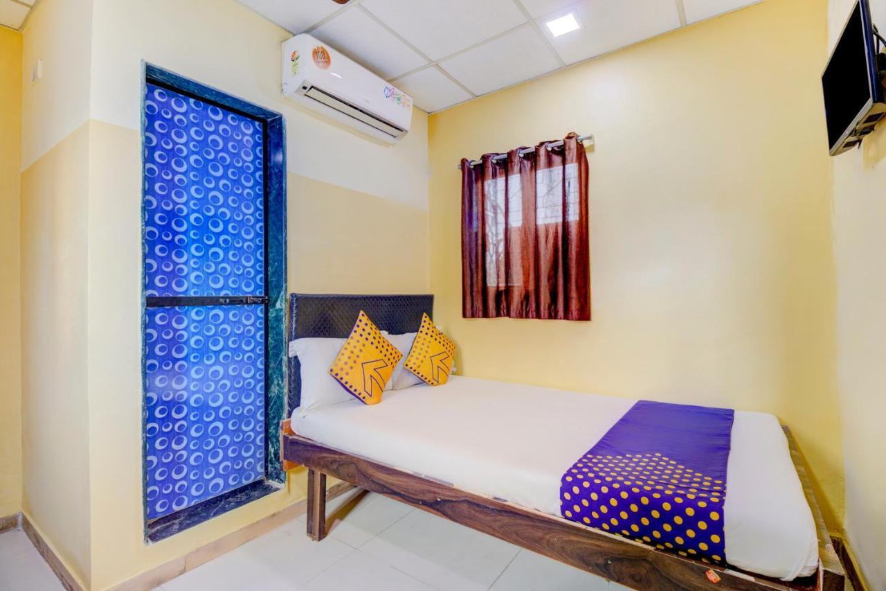 Oyo 70661 Hotel Al Makkah Managed By Hotel Paris Mumbai Eksteriør bilde